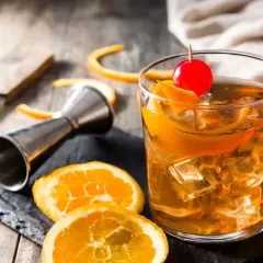 Jak zrobić whisky z wódki - prosta metoda na domowy alkohol