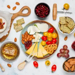 Jakie przekąski do wina? Odkryj idealne połączenia smaków