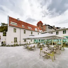 Gdzie na drinka w Toruniu? Odkryj najlepsze miejsca na relaks