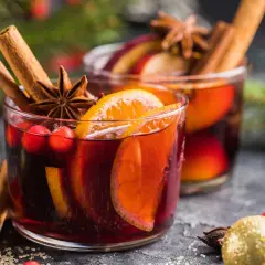 Co to jest grzaniec? Odkryj wyjątkowe przepisy i smaki grzańca