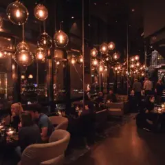 Gdzie na drinka w Warszawie centrum? Odkryj najlepsze miejsca!