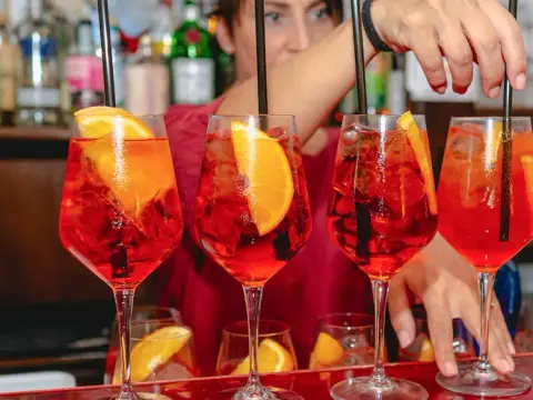Gdzie na drinka w Rzymie? Odkryj najlepsze bary z klimatem i smakiem