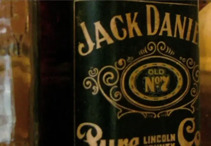Z czego robi się whisky Jack Daniel's? Odkryj skład i proces produkcji