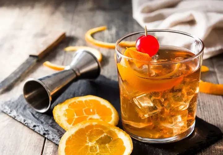 Jak zrobić whisky z wódki - prosta metoda na domowy alkohol
