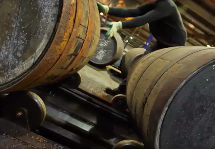 Blended whisky co to znaczy? Poznaj sekrety tego popularnego trunku