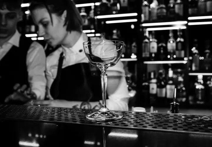 Gdzie na drinka Szczecin? Odkryj najlepsze bary i koktajle