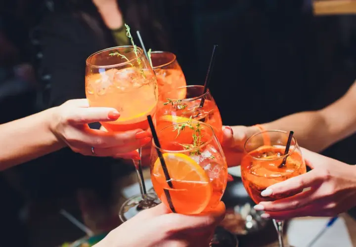 Gdzie na drinka we Wrocławiu? Odkryj najlepsze bary i koktajle