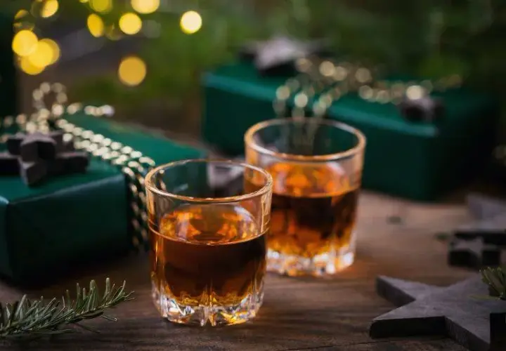 Jakie whisky na prezent? Odkryj najlepsze opcje dla każdego smakosza