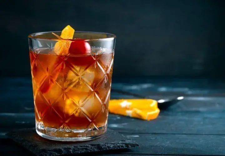 Jakie whisky do whisky sour? Odkryj najlepsze trunki na koktajl