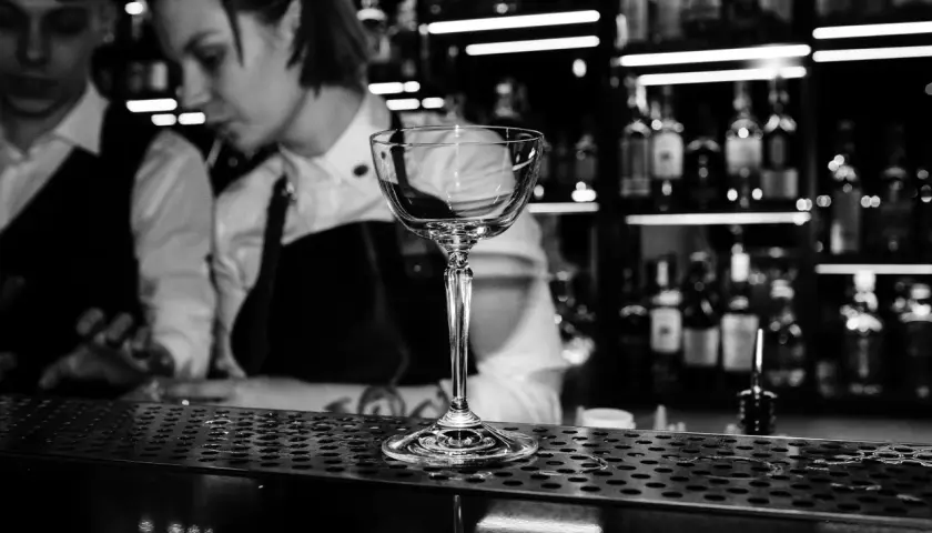 Gdzie na drinka Szczecin? Odkryj najlepsze bary i koktajle