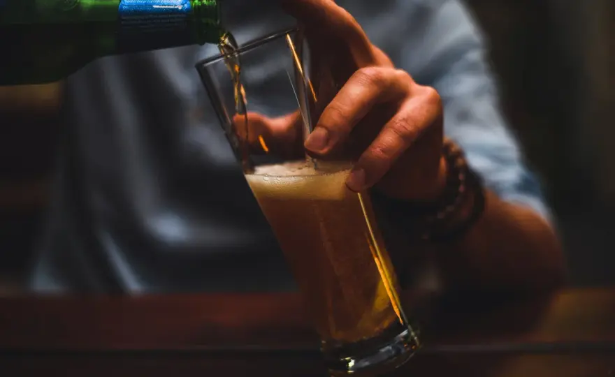 Ile alkoholu ma piwo? Odkryj różnice w zawartości alkoholu