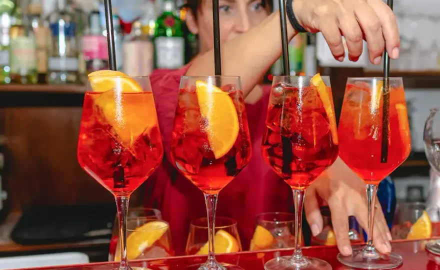 Gdzie na drinka w Rzymie? Odkryj najlepsze bary z klimatem i smakiem