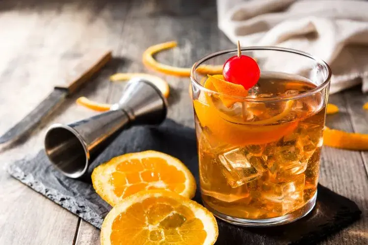 Jak zrobić whisky z wódki - prosta metoda na domowy alkohol