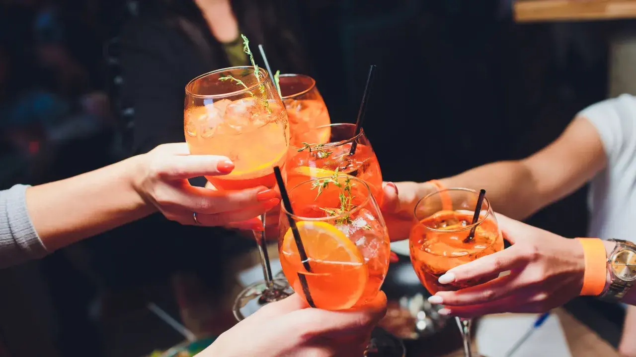 Gdzie na drinka we Wrocławiu? Odkryj najlepsze bary i koktajle